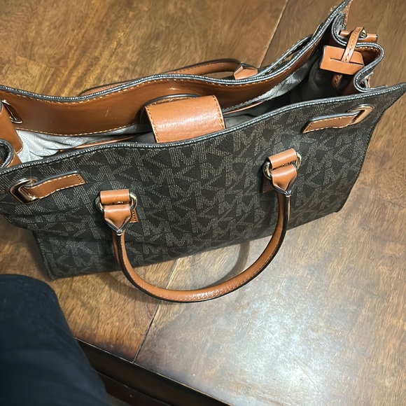 Michael Kors Large Brown Signature Hamilton Tote EUC - Picture 8 of 11